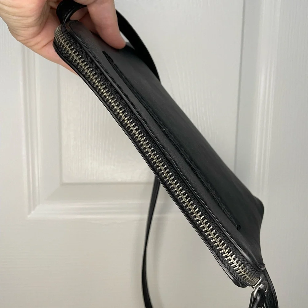 Universal Thread Black Crossbody Bag - Picture 4 of 14